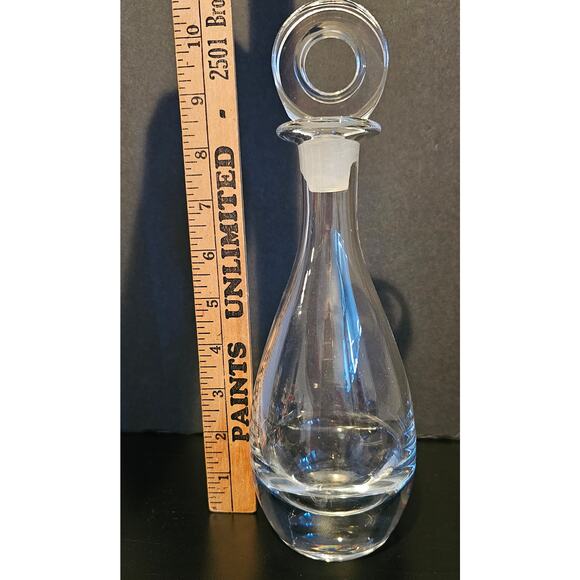 Vintage Clear Crystal Decanter with Ground Glass Circle Stopper - Picture 6 of 7